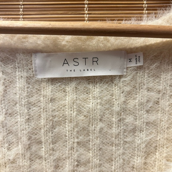 ASTR the Label Cropped Fuzzy Cardigan - Picture 3 of 3